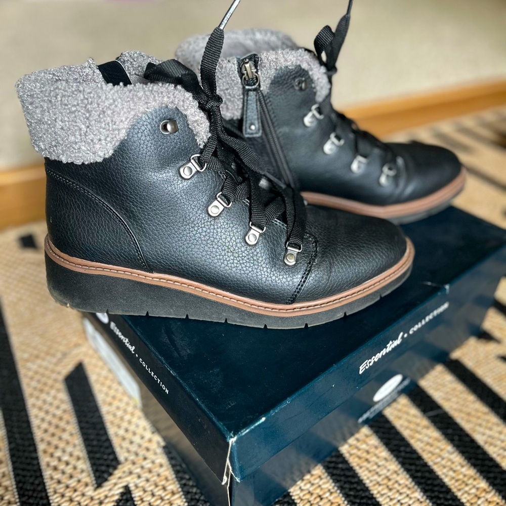 Dr. Scholl’s black zipper winter wedges